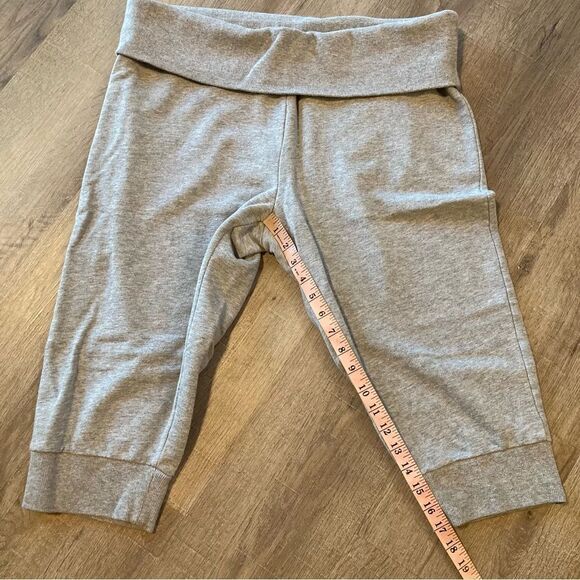 Fabletics Grey Crop Joggers EUC - Picture 6 of 8